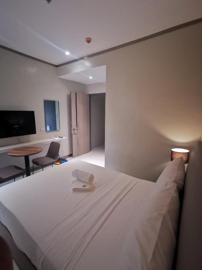 Yes Hotel Imus Cavite Bagian luar foto