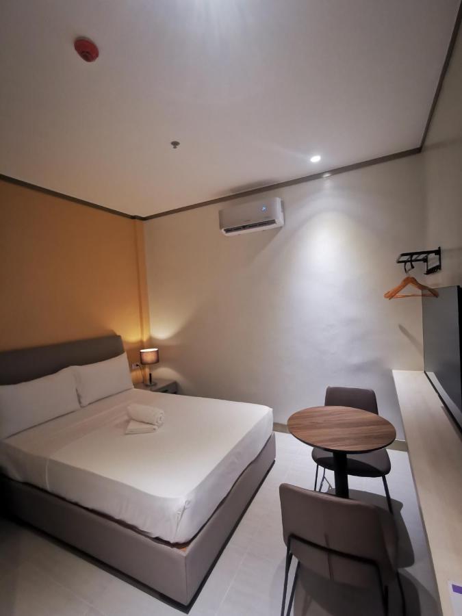Yes Hotel Imus Cavite Bagian luar foto